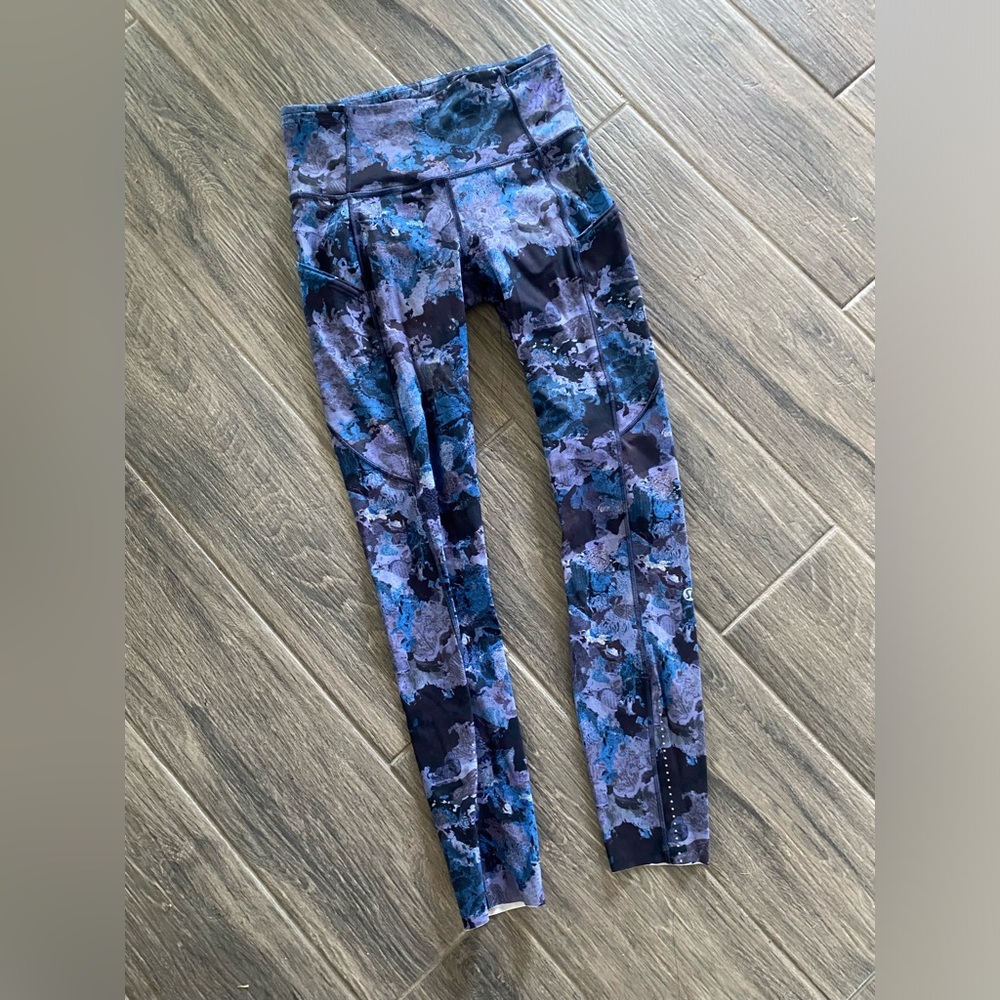 Lululemon Fast and Free Leggings Size 4 Screen Camo Multi Blue Purple